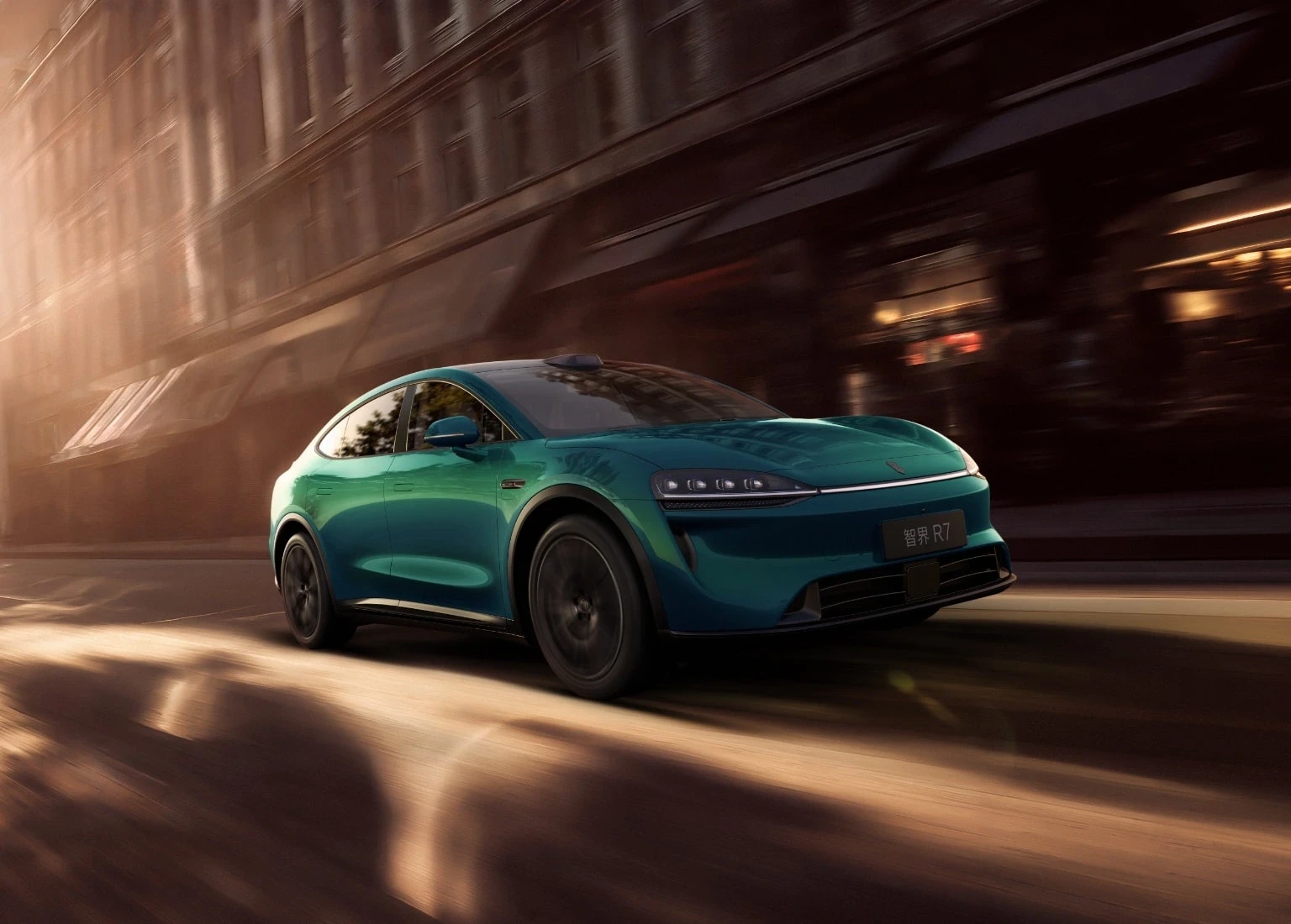 Luxeed R7 RWD 100 kWh exterior view