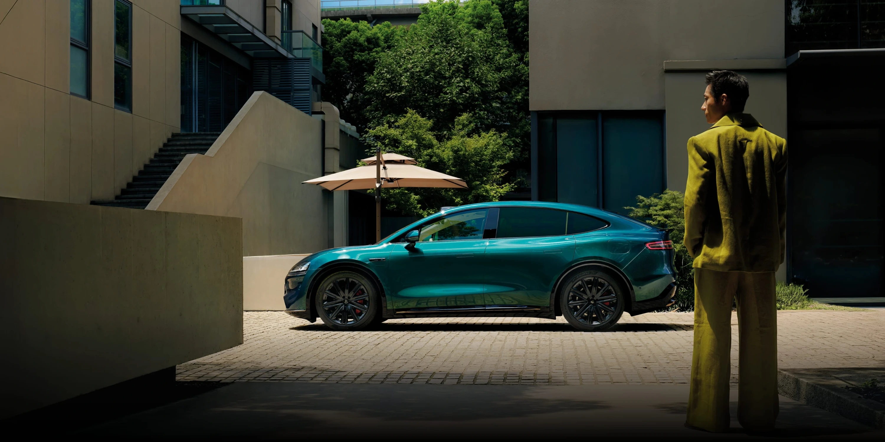 Luxeed R7 RWD 100 kWh exterior view