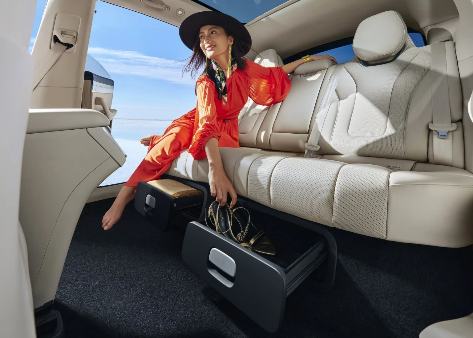 Luxeed R7 RWD 100 kWh interiorstorage view