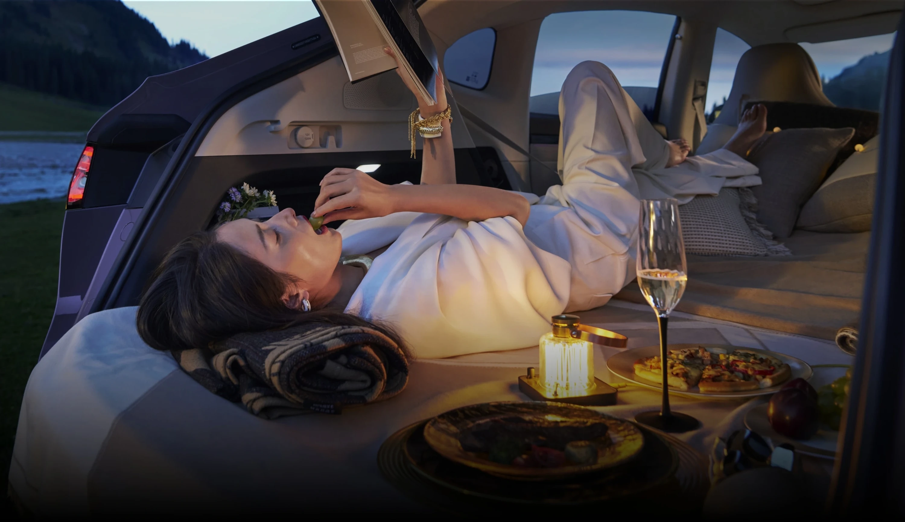 Luxeed R7 RWD 100 kWh lifestyle view