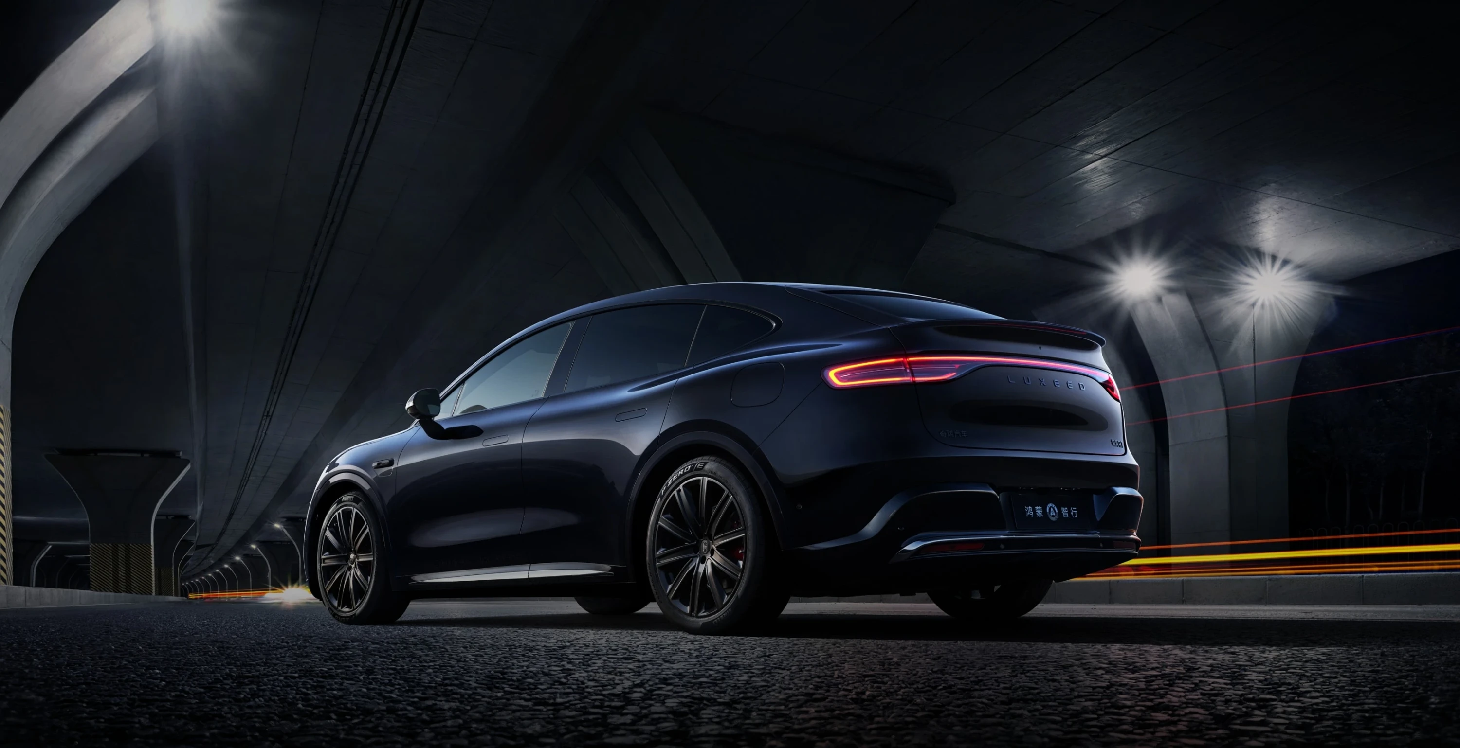 Luxeed R7 RWD 82 kWh exterior view