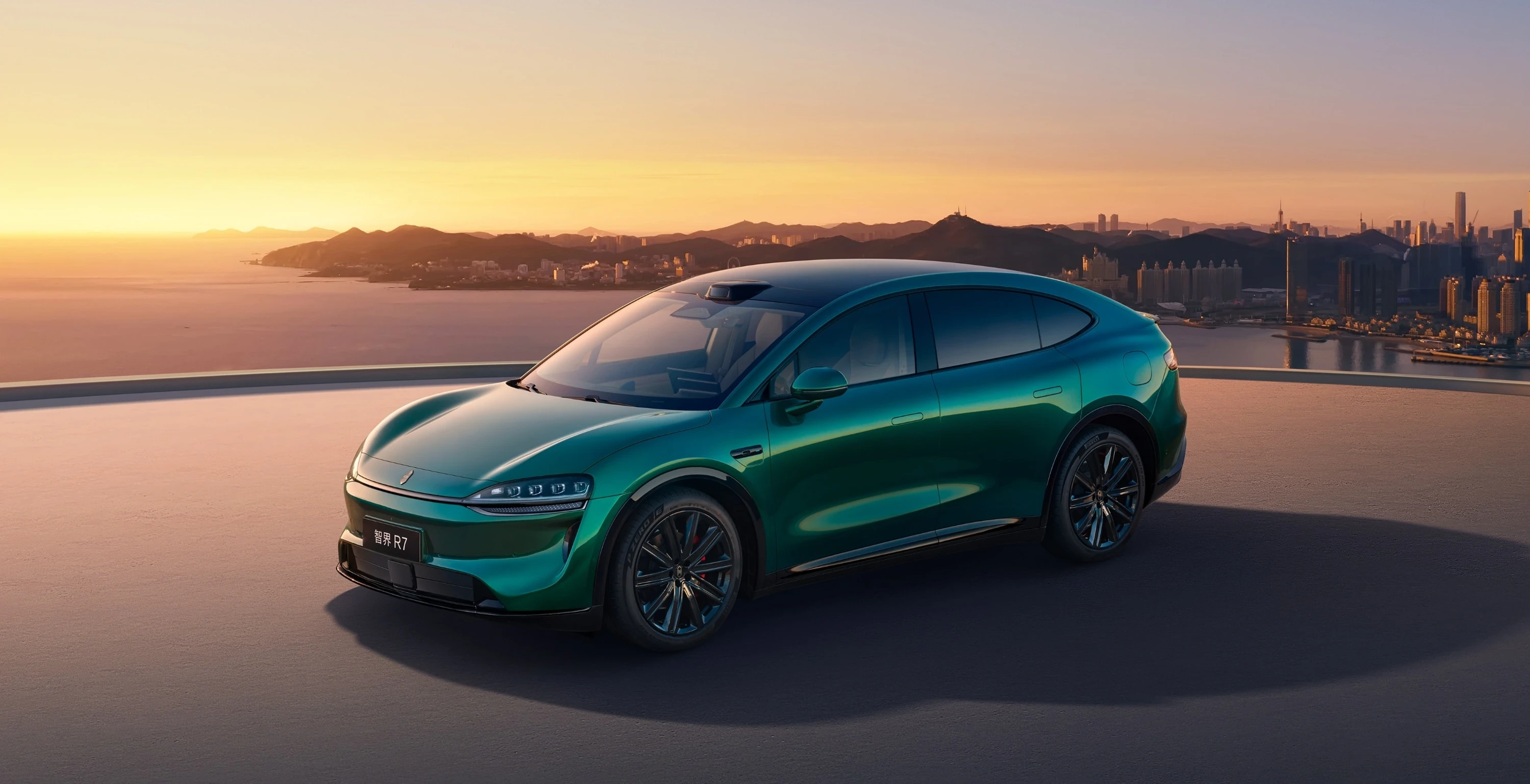 Luxeed R7 RWD 82 kWh exterior view