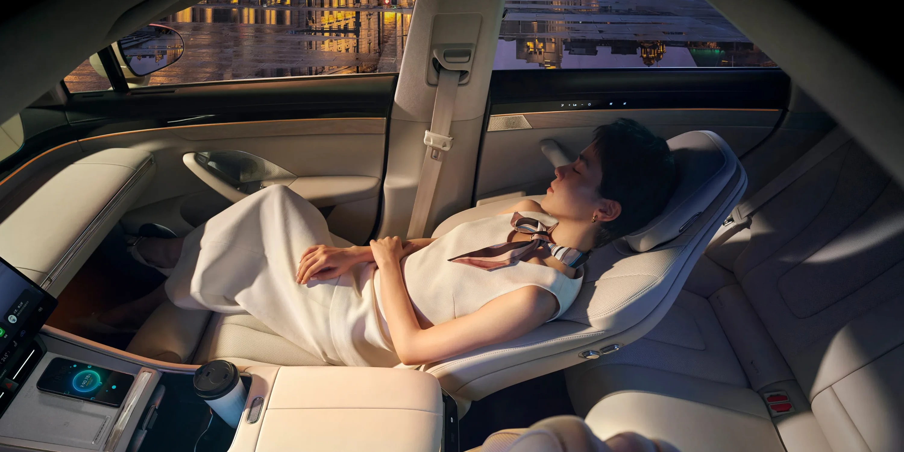 Luxeed S7 RWD 62 kWh frontseats view