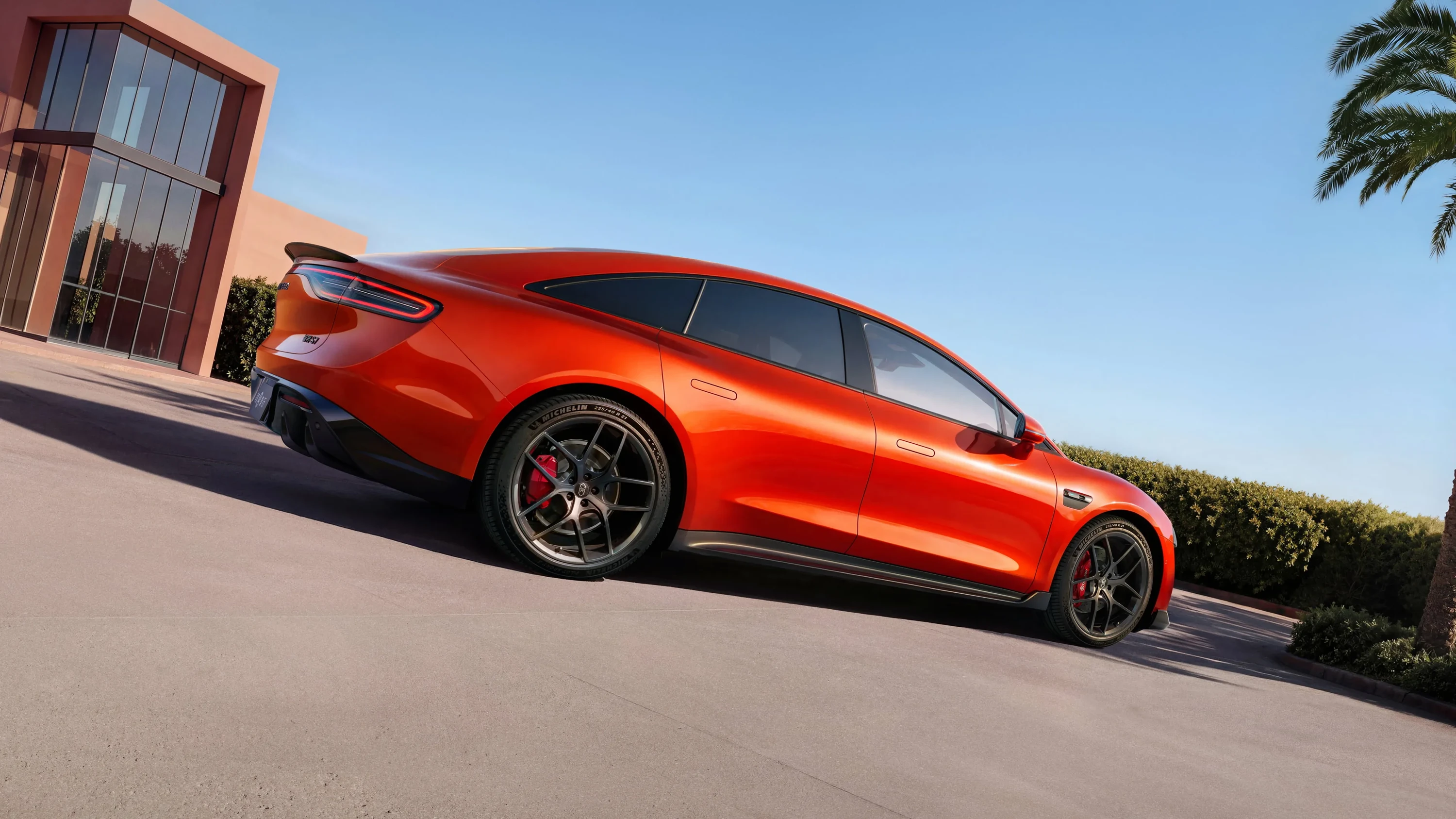 Luxeed S7 RWD 62 kWh exterior view