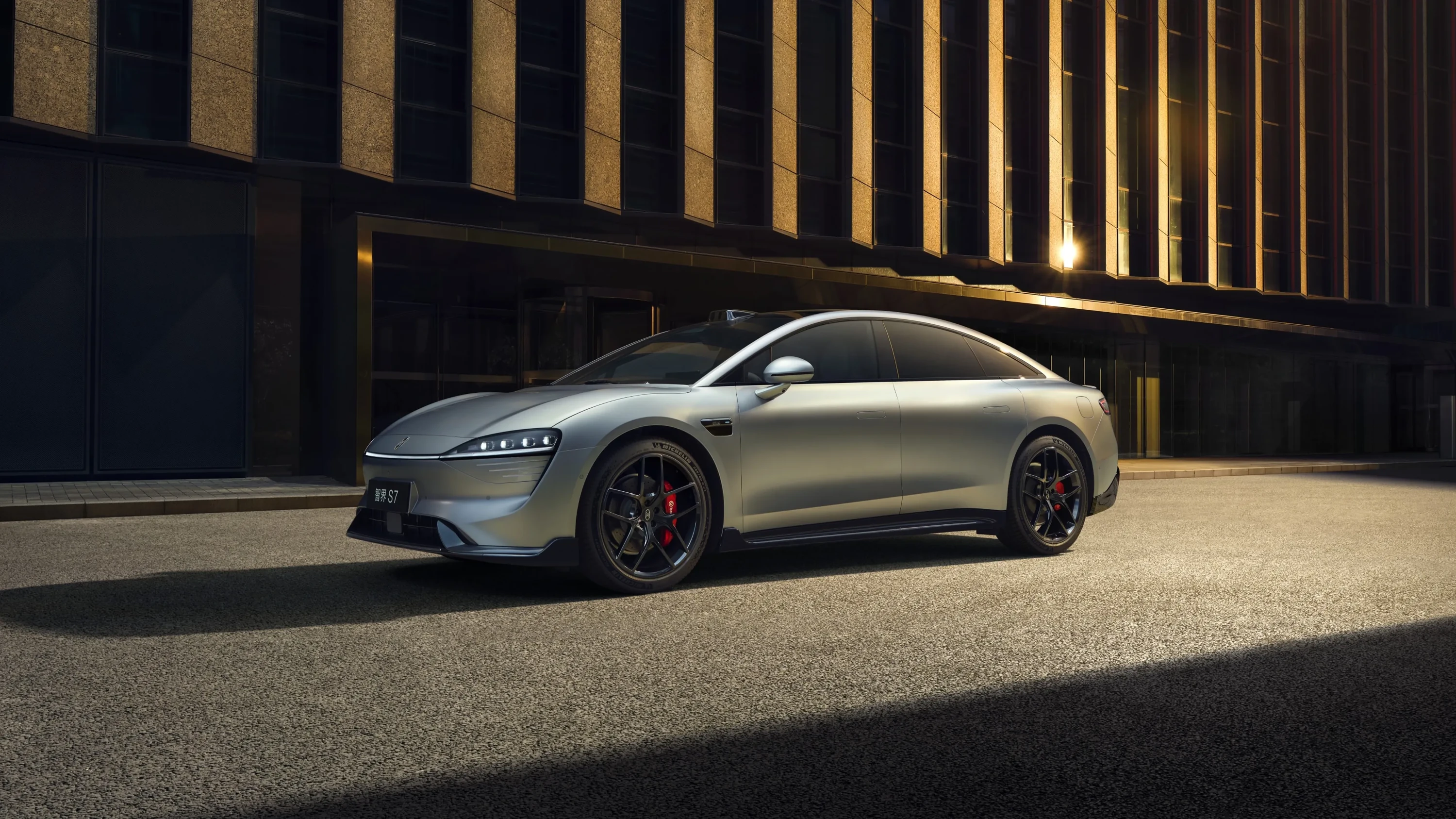 Luxeed S7 RWD 62 kWh exterior view