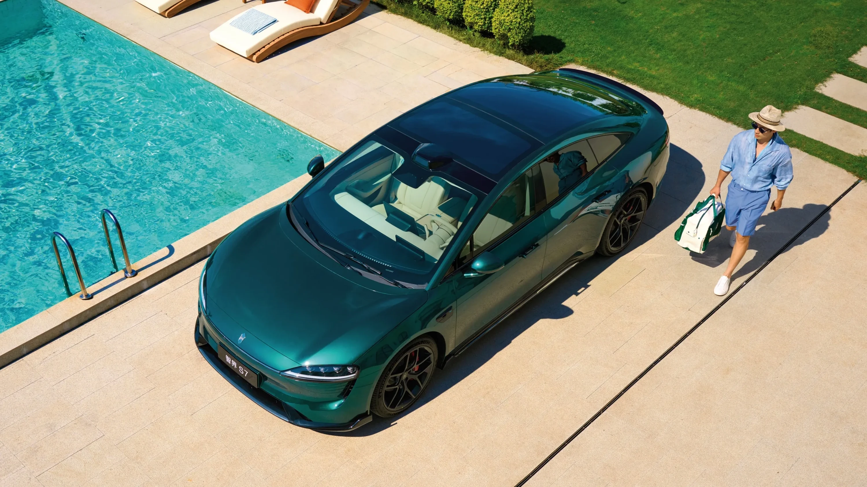 Luxeed S7 RWD 62 kWh exterior view