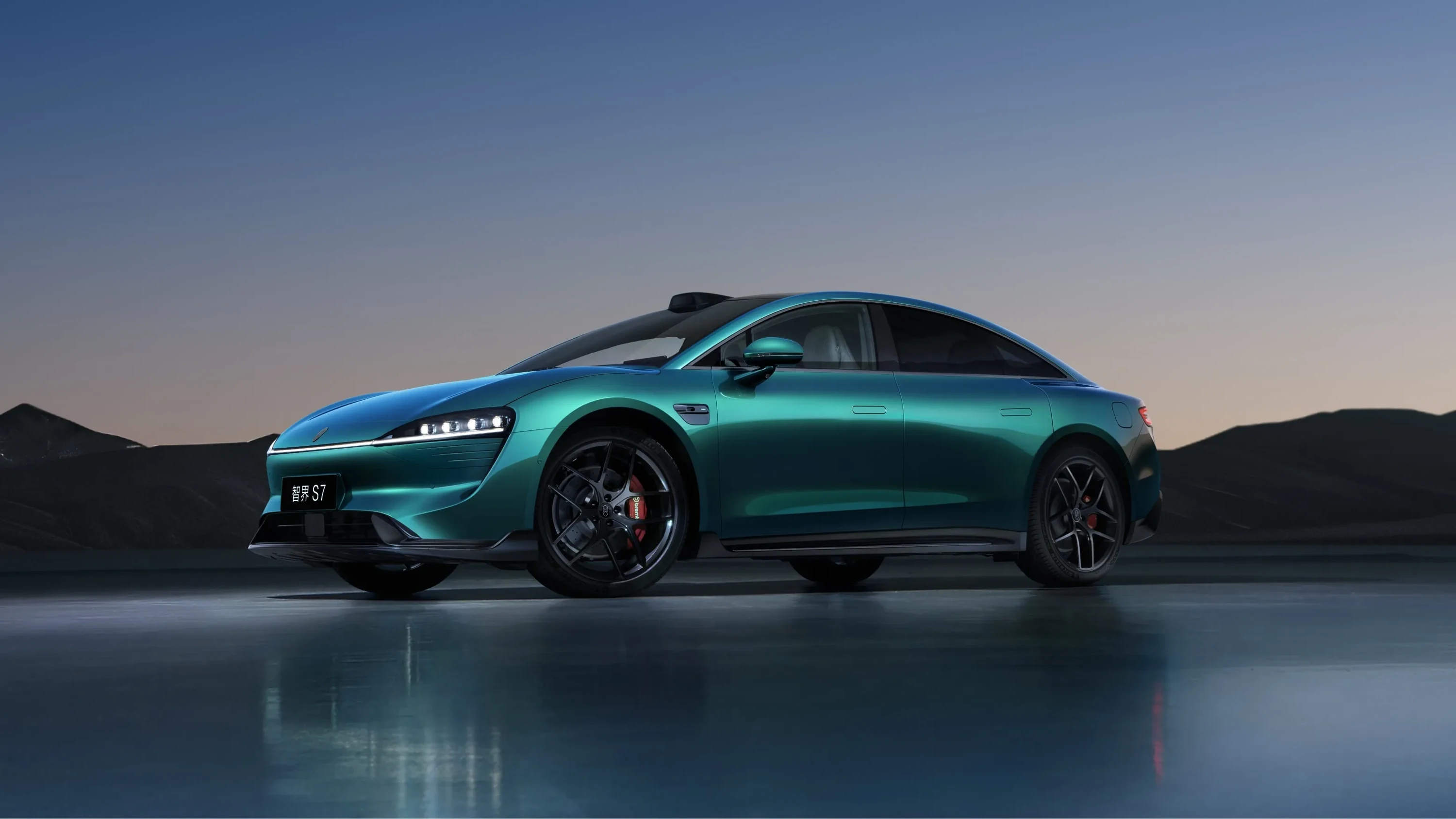Luxeed S7 RWD 62 kWh exterior view