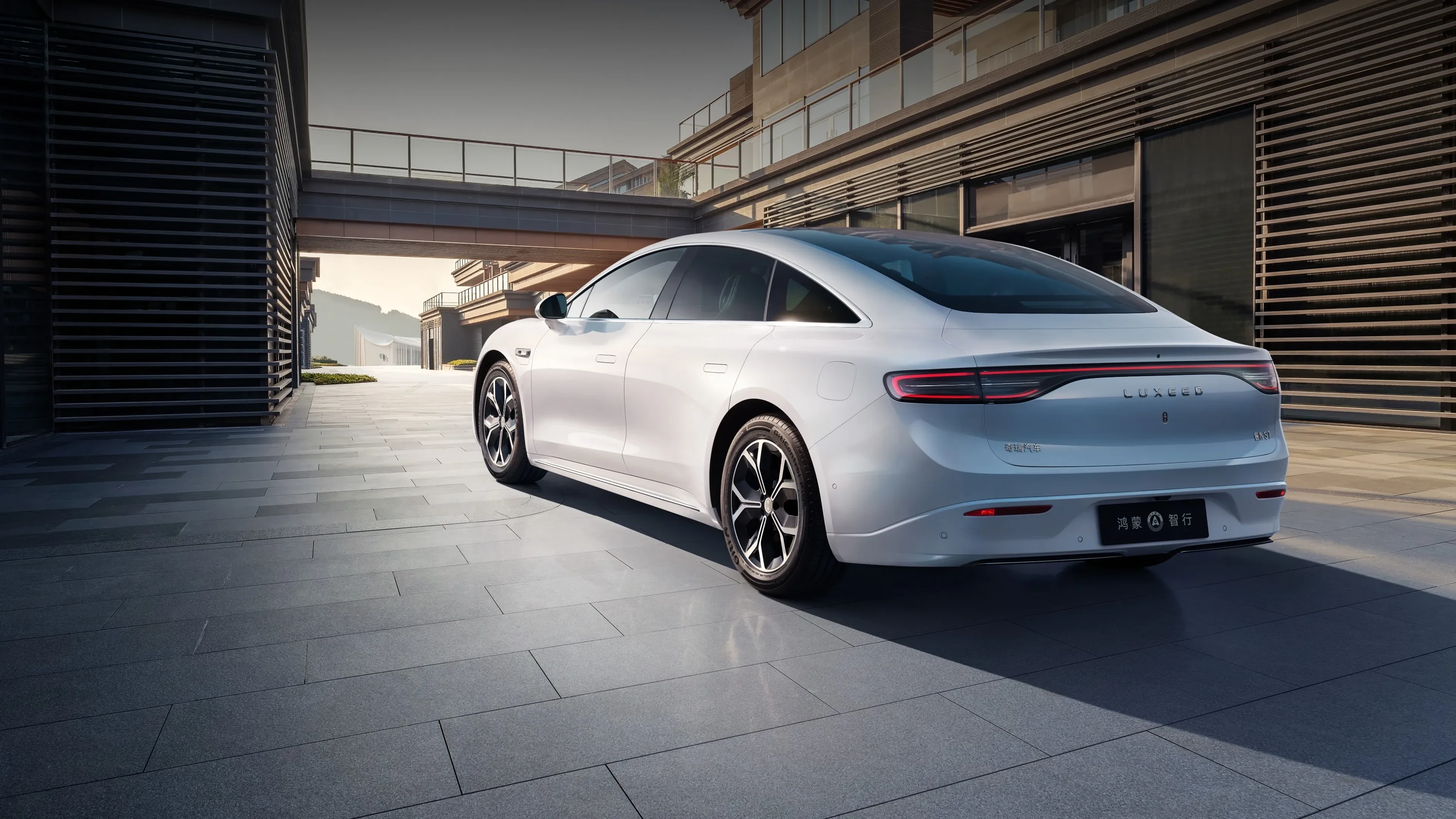 Luxeed S7 RWD 62 kWh exterior view