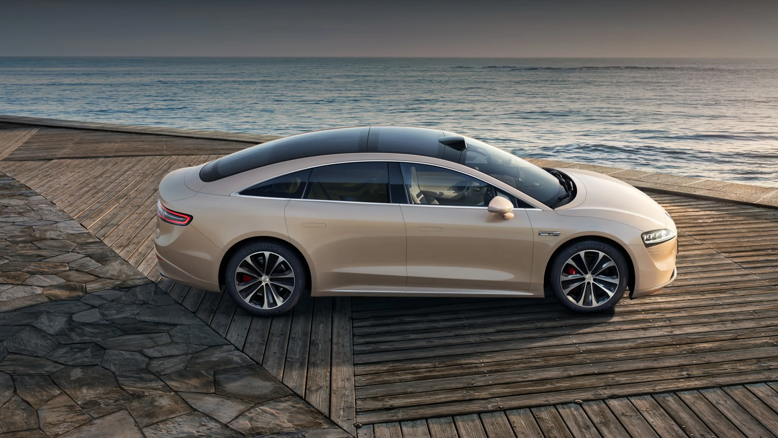 Luxeed S7 RWD 62 kWh exterior view