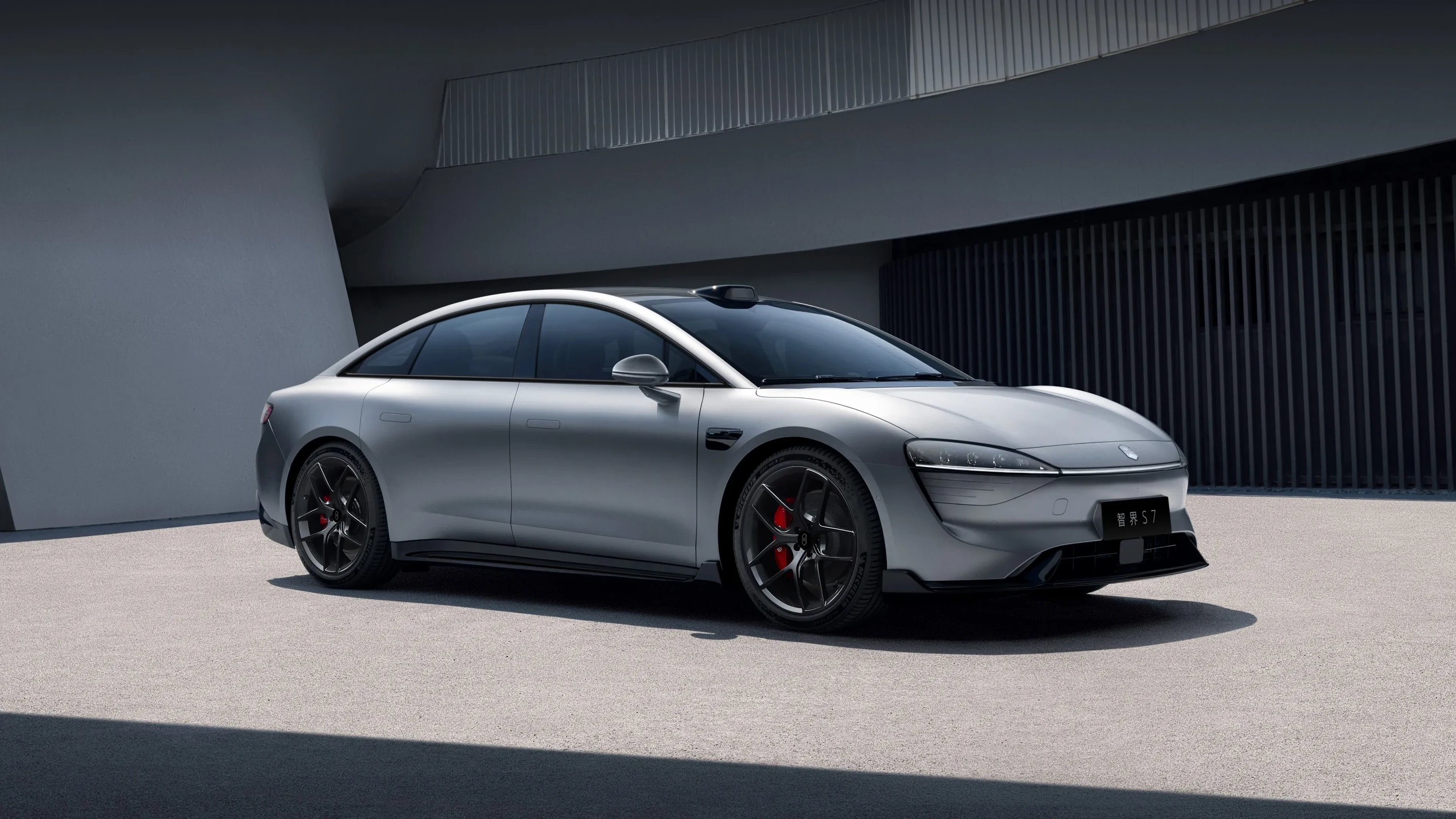 Luxeed S7 RWD 82 kWh exterior view