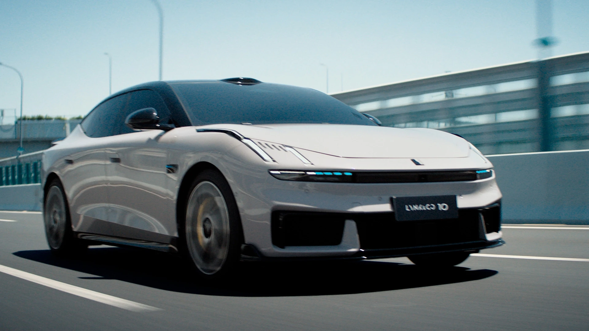 Lynk & Co 10 77 kWh RWD exterior view