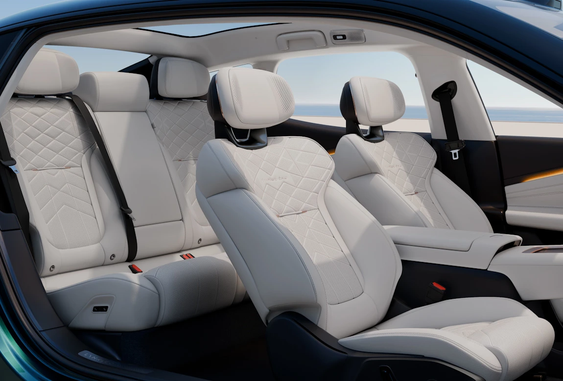 Lynk & Co 10 95 kWh RWD interior view