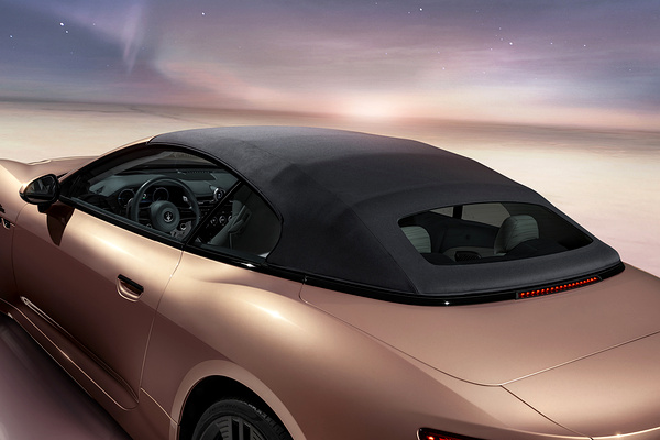 Maserati GranCabrio Folgore roof view