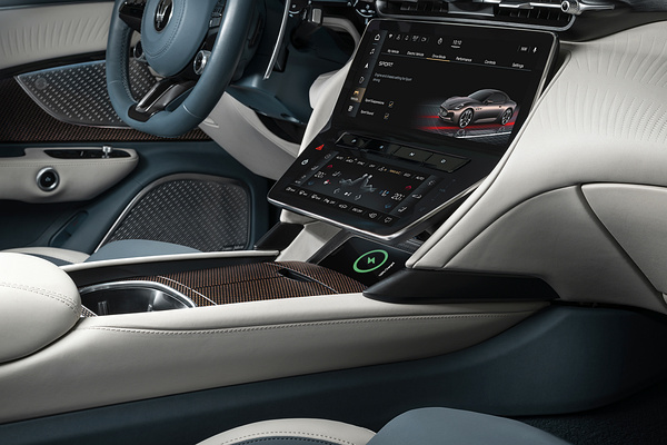 Maserati GranCabrio Folgore screens view