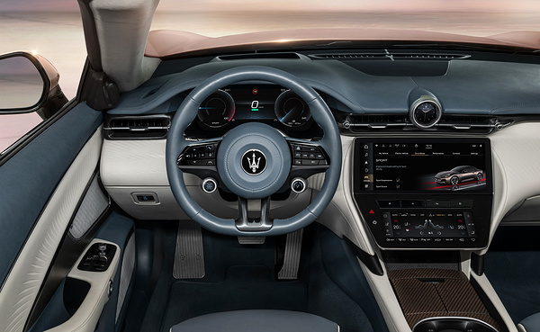 Maserati GranCabrio Folgore screens view