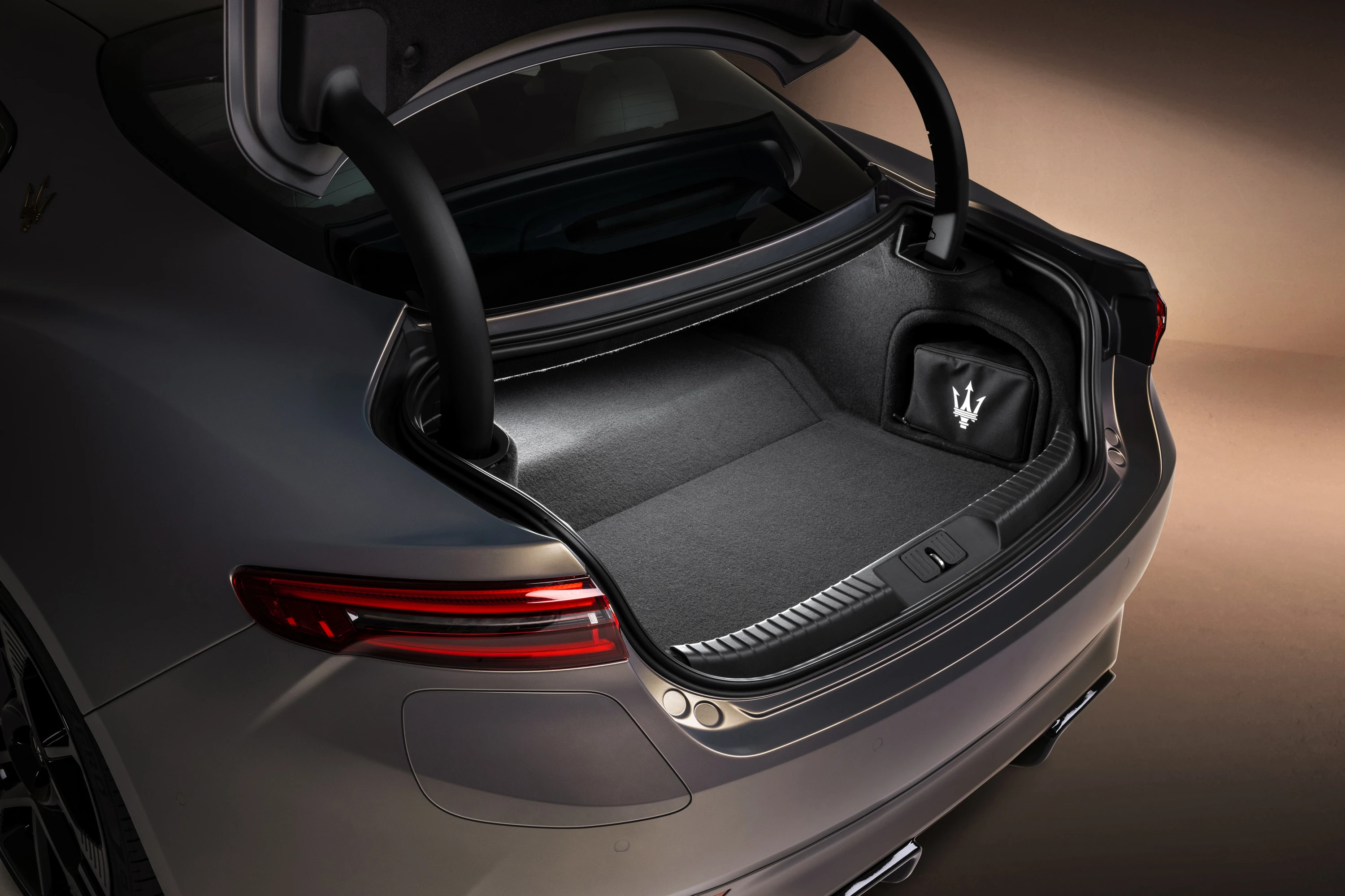 Maserati GranTurismo Folgore trunk view