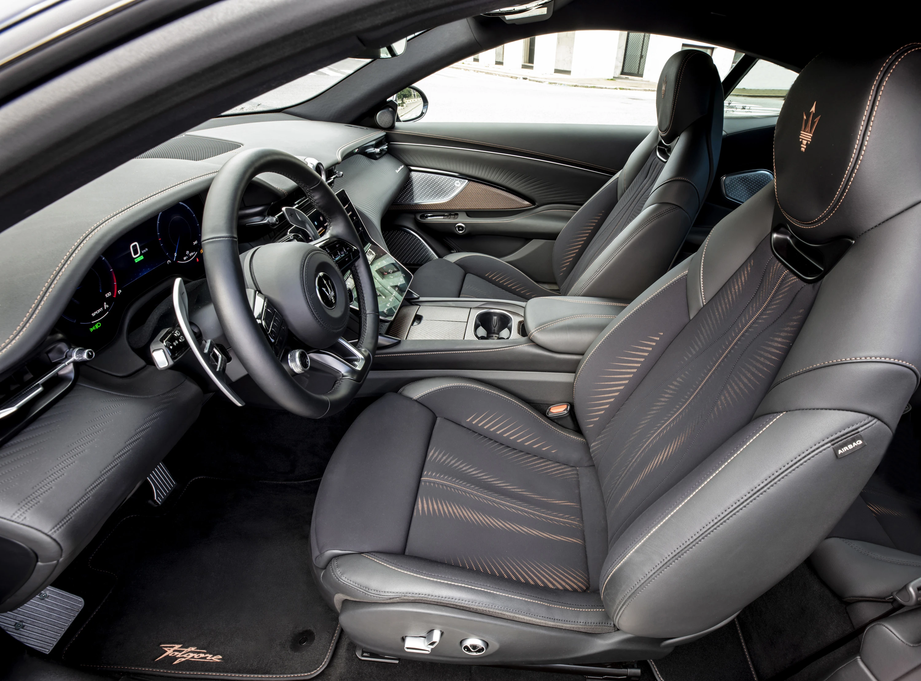 Maserati GranTurismo Folgore frontseats view