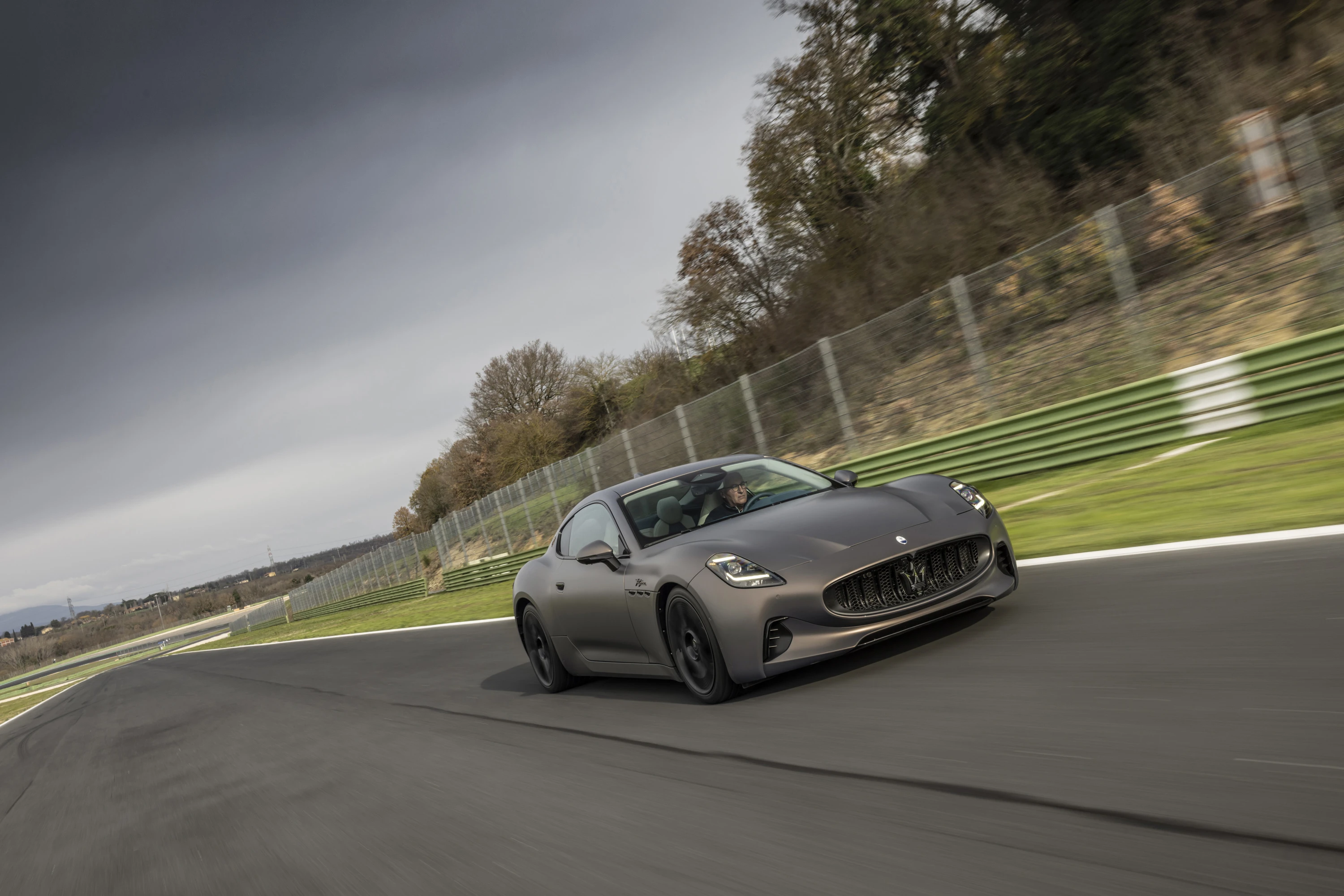 Maserati GranTurismo Folgore dynamic view