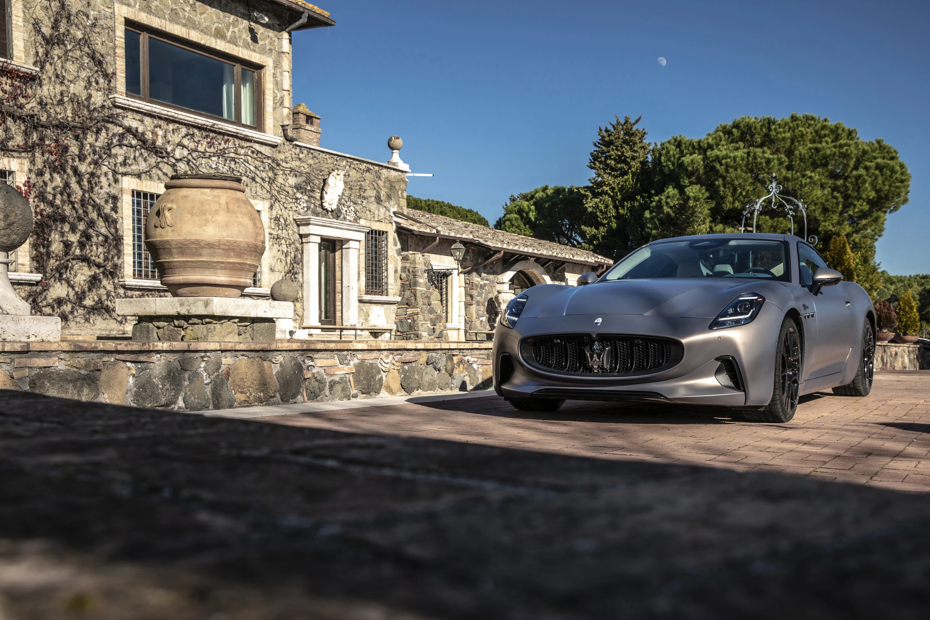 Maserati GranTurismo Folgore exterior view