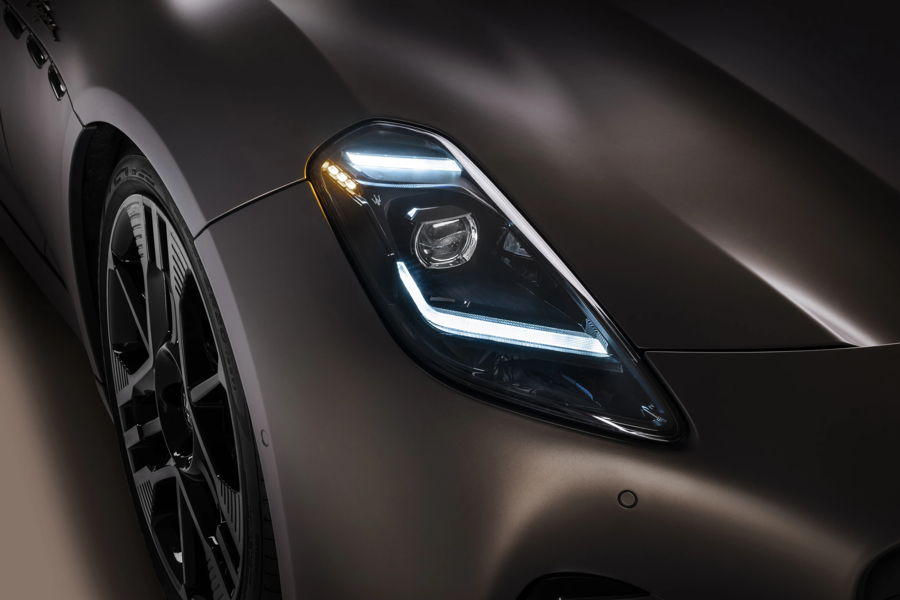 Maserati GranTurismo Folgore headlights view