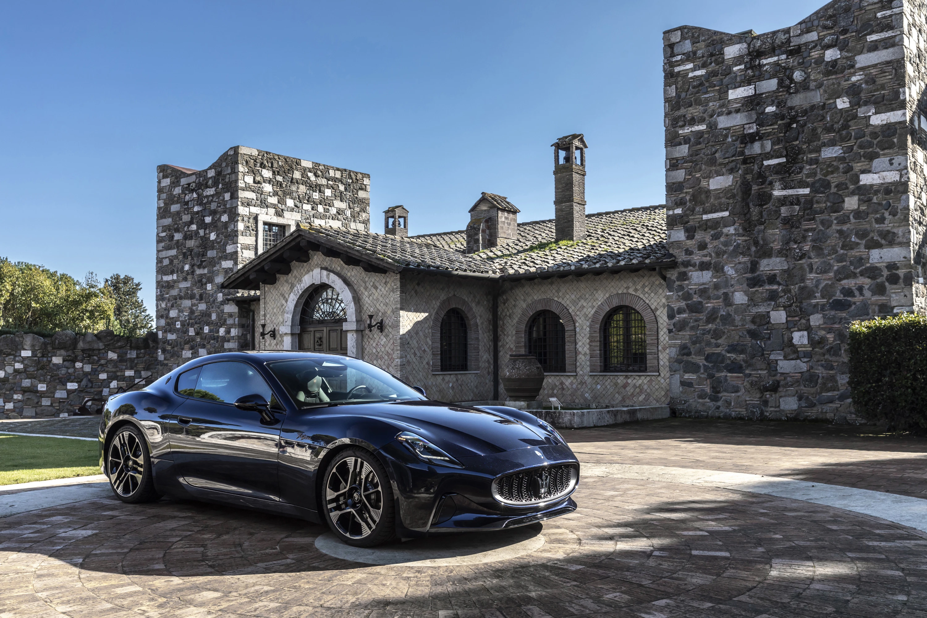 Maserati GranTurismo Folgore exterior view