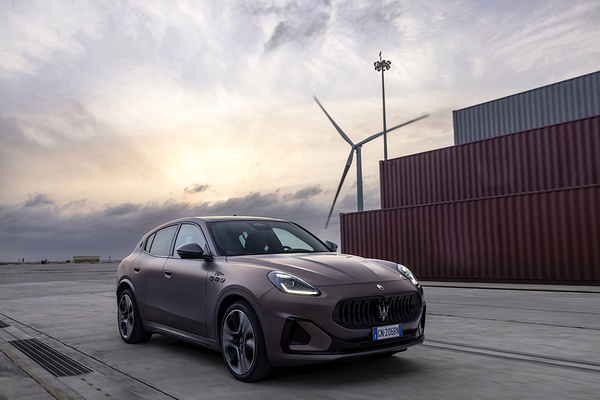 Maserati Grecale Folgore exterior view