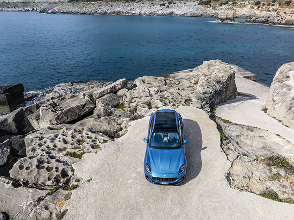 Maserati Grecale Folgore exterior view