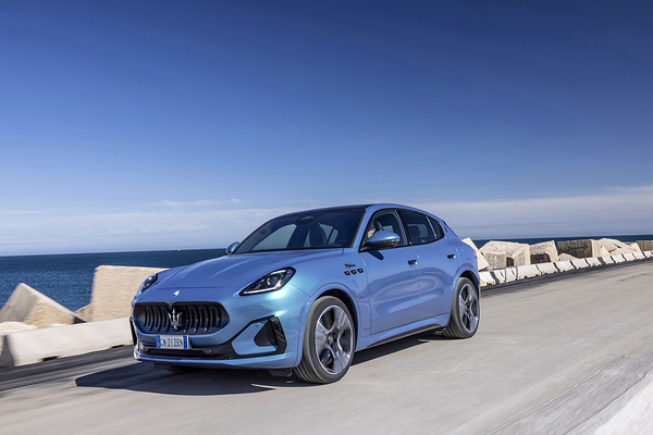 Maserati Grecale Folgore exterior view