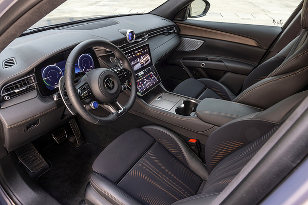 Maserati Grecale Folgore interior view