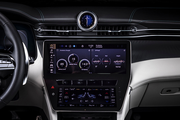 Maserati Grecale Folgore screens view