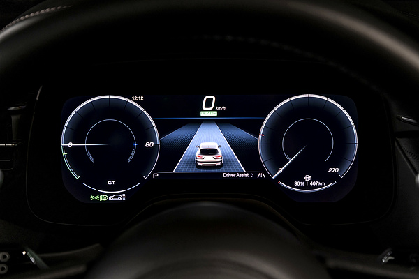 Maserati Grecale Folgore screens view