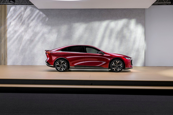 Mazda 6e long range exterior view