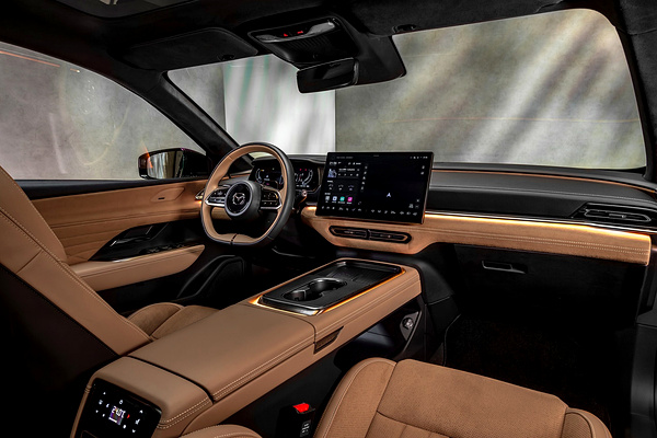 Mazda 6e long range screens view