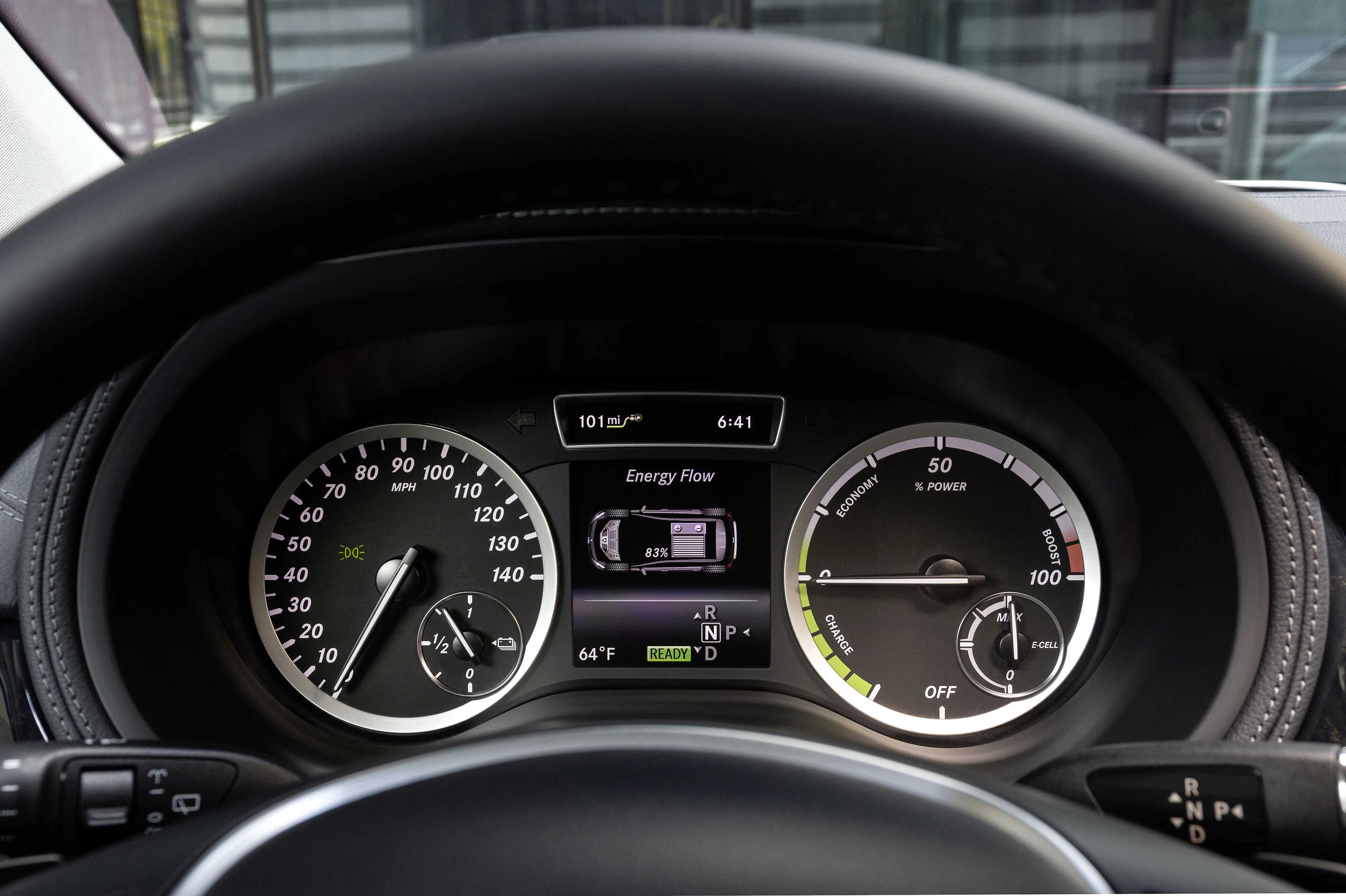 Mercedes B 250e screens view