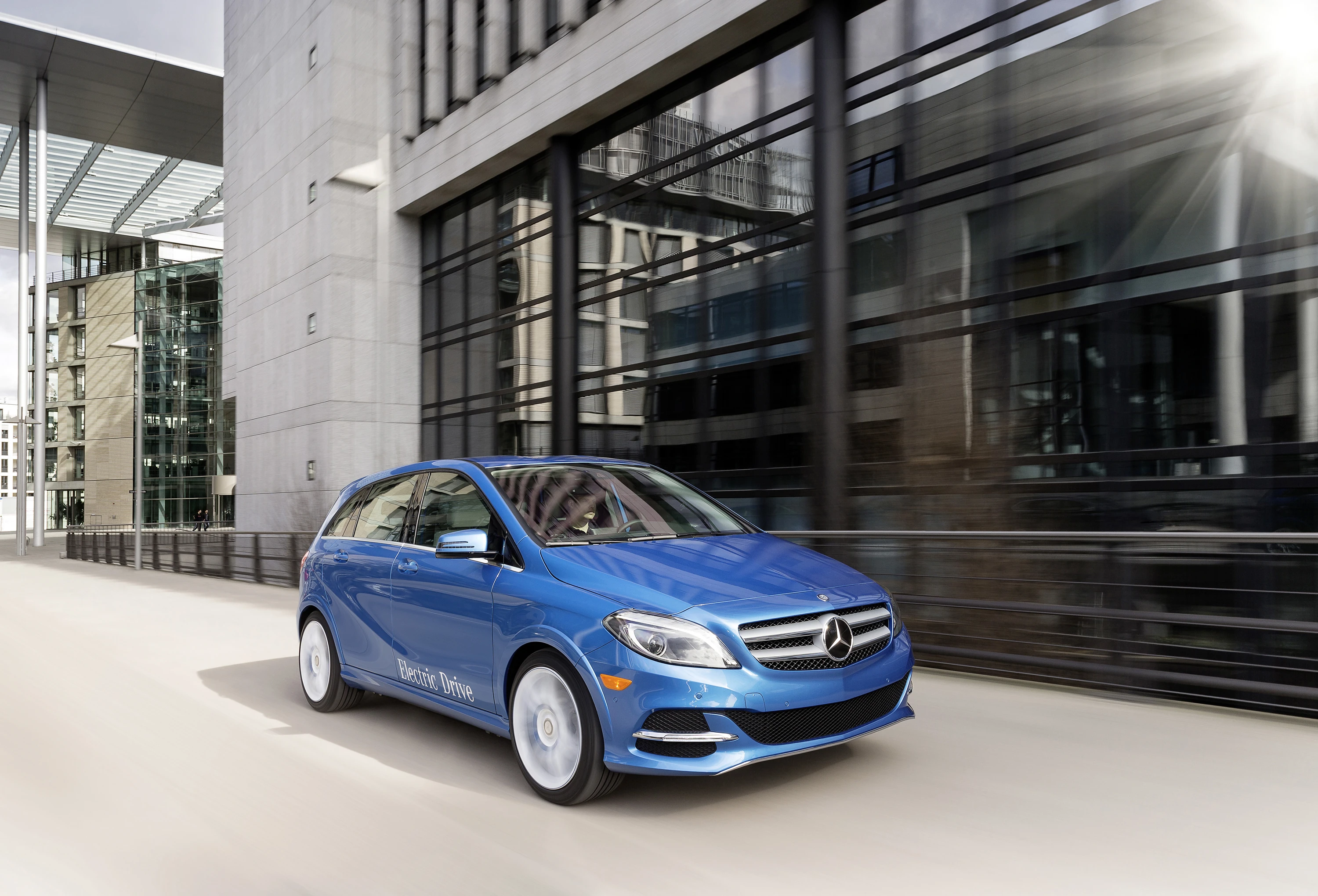 Mercedes B 250e exterior view