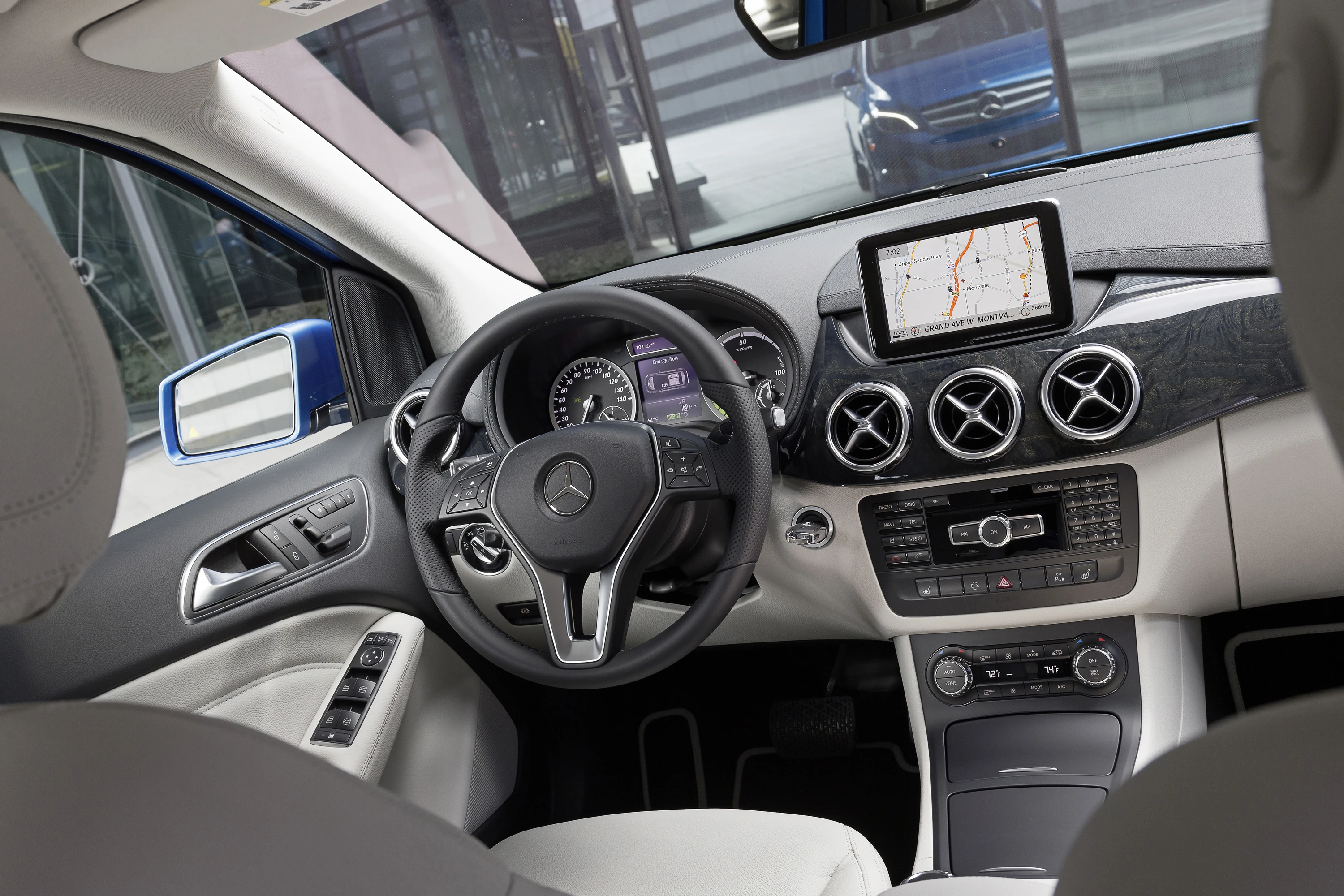 Mercedes B 250e interior view