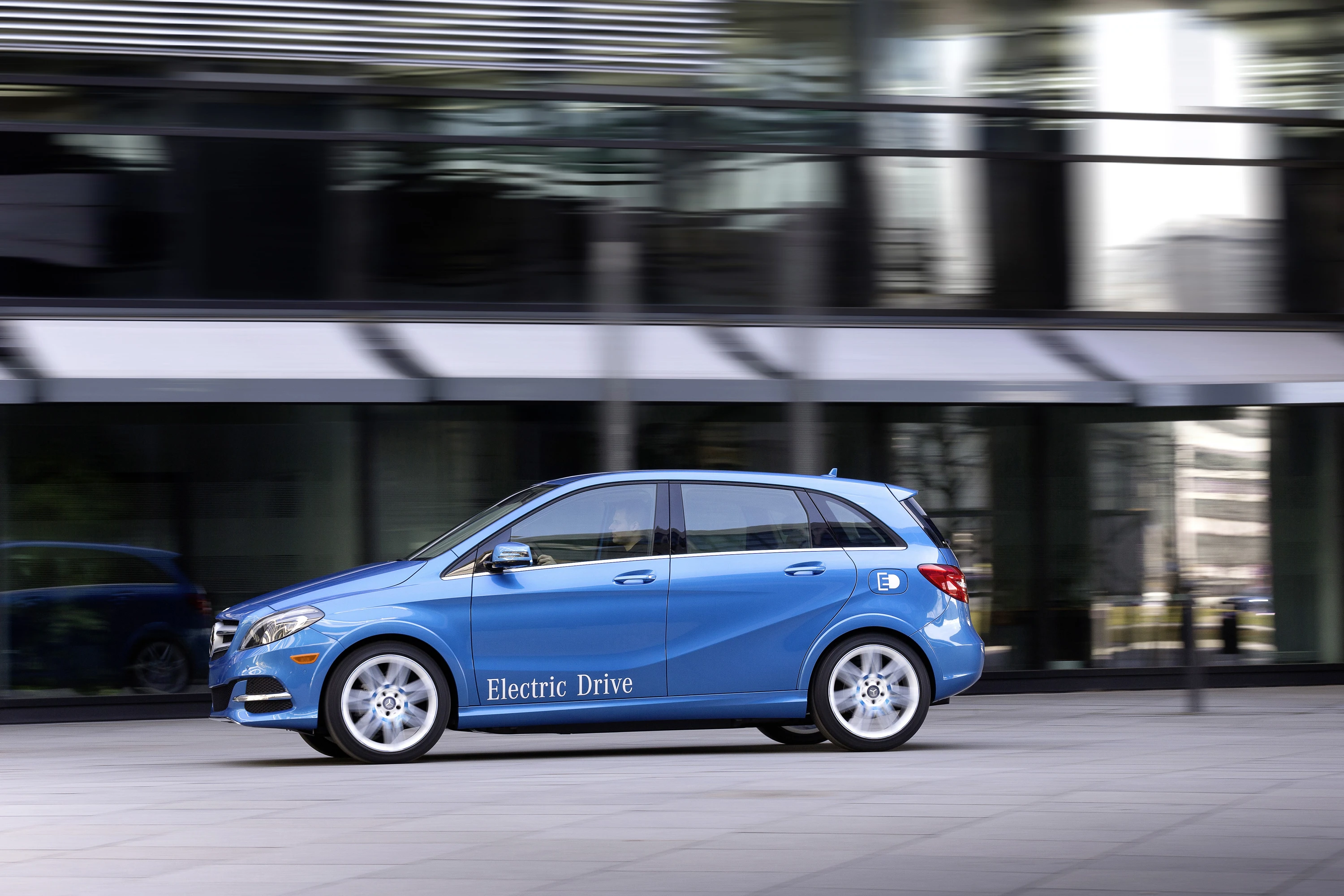 Mercedes B 250e exterior view