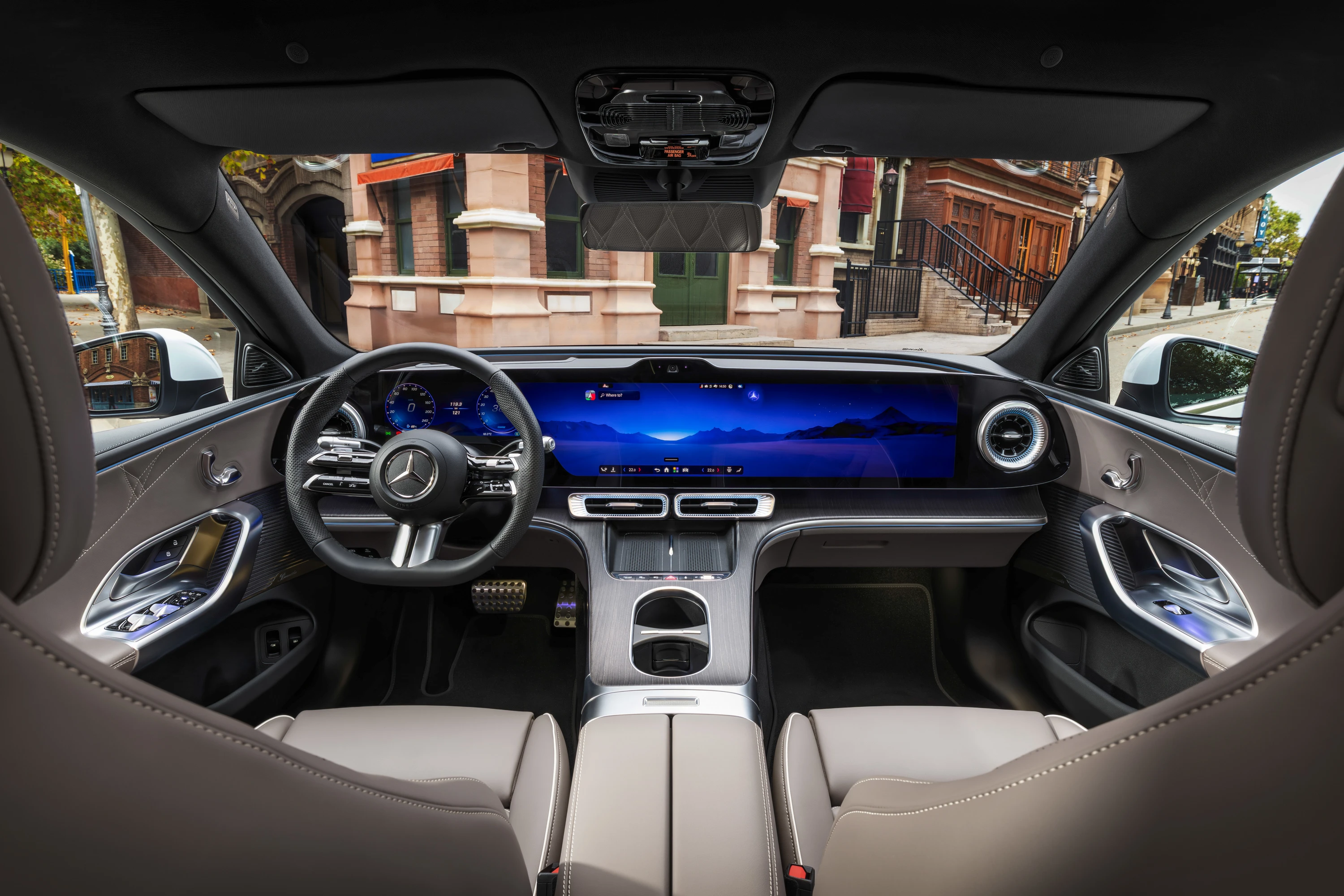 Mercedes C 400 4MATIC electric interior view