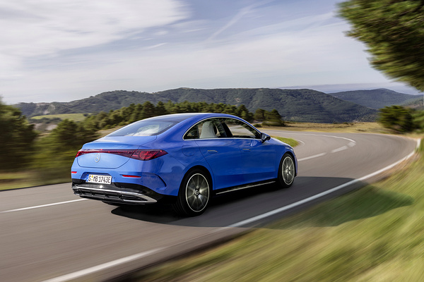 Mercedes CLA 250+ dynamic view