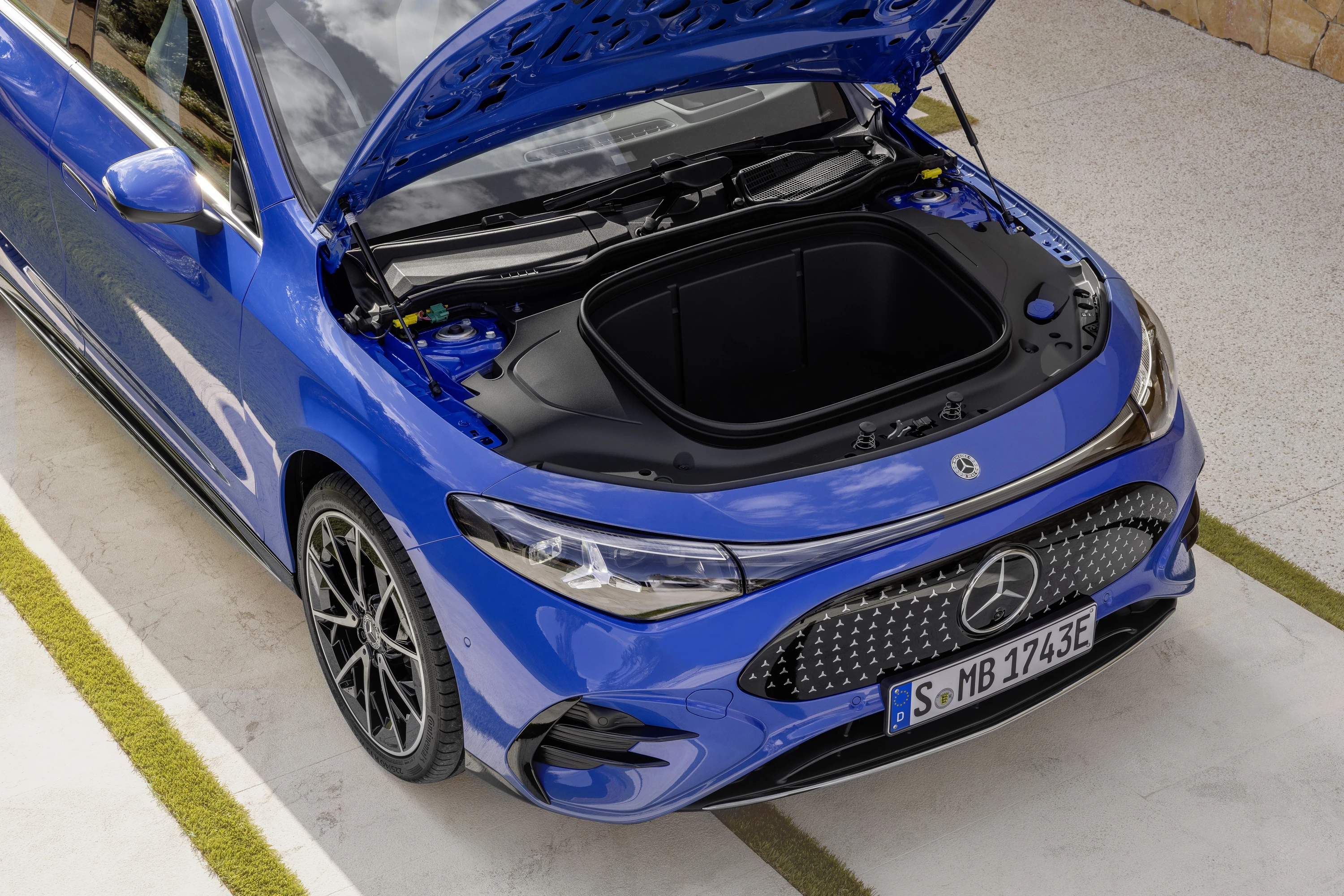 Mercedes CLA 350 4MATIC details view