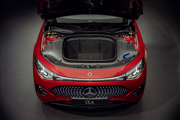 Mercedes CLA 350 4MATIC details view