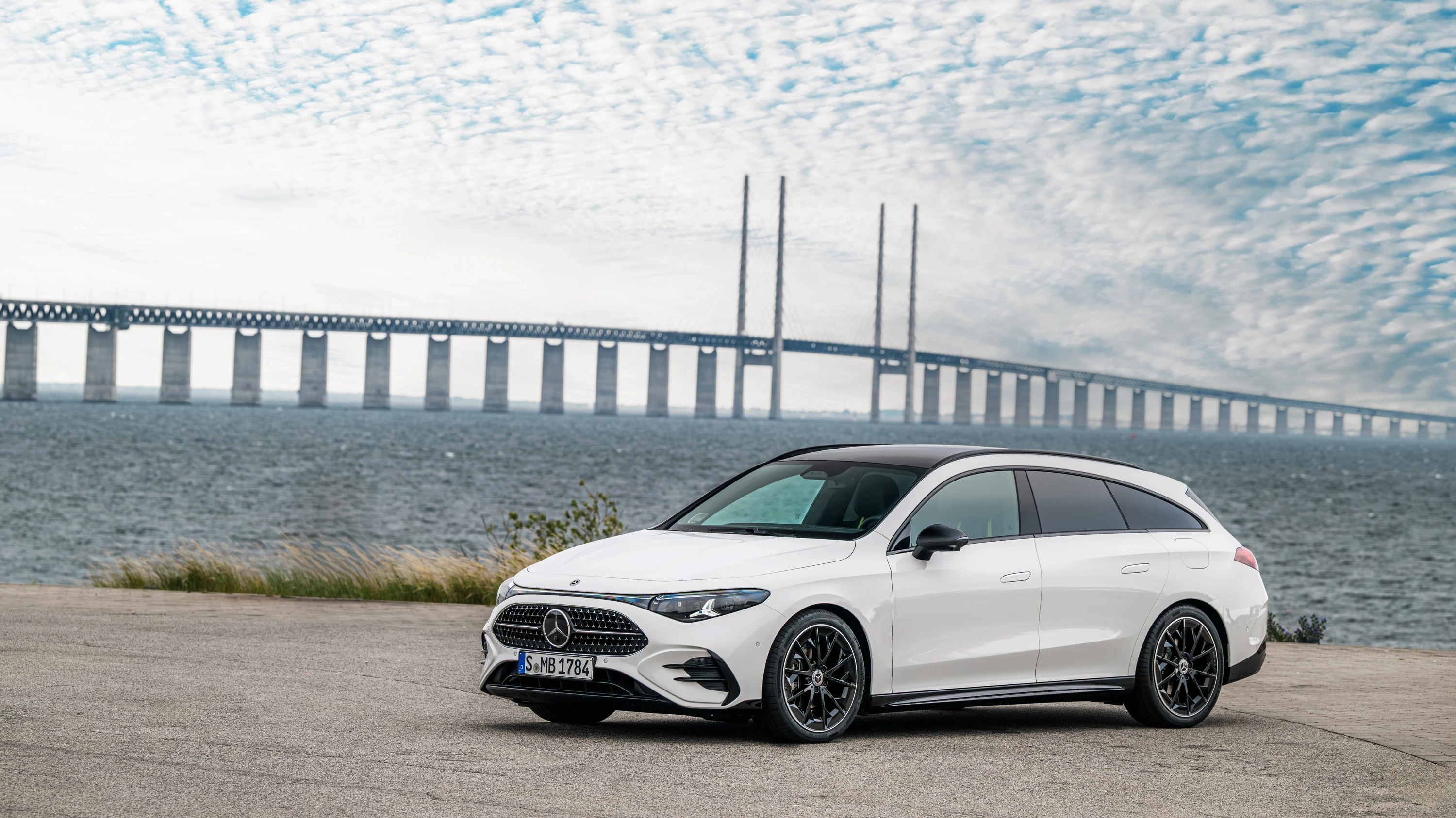 Mercedes CLA 350 4MATIC Shooting Brake exterior view