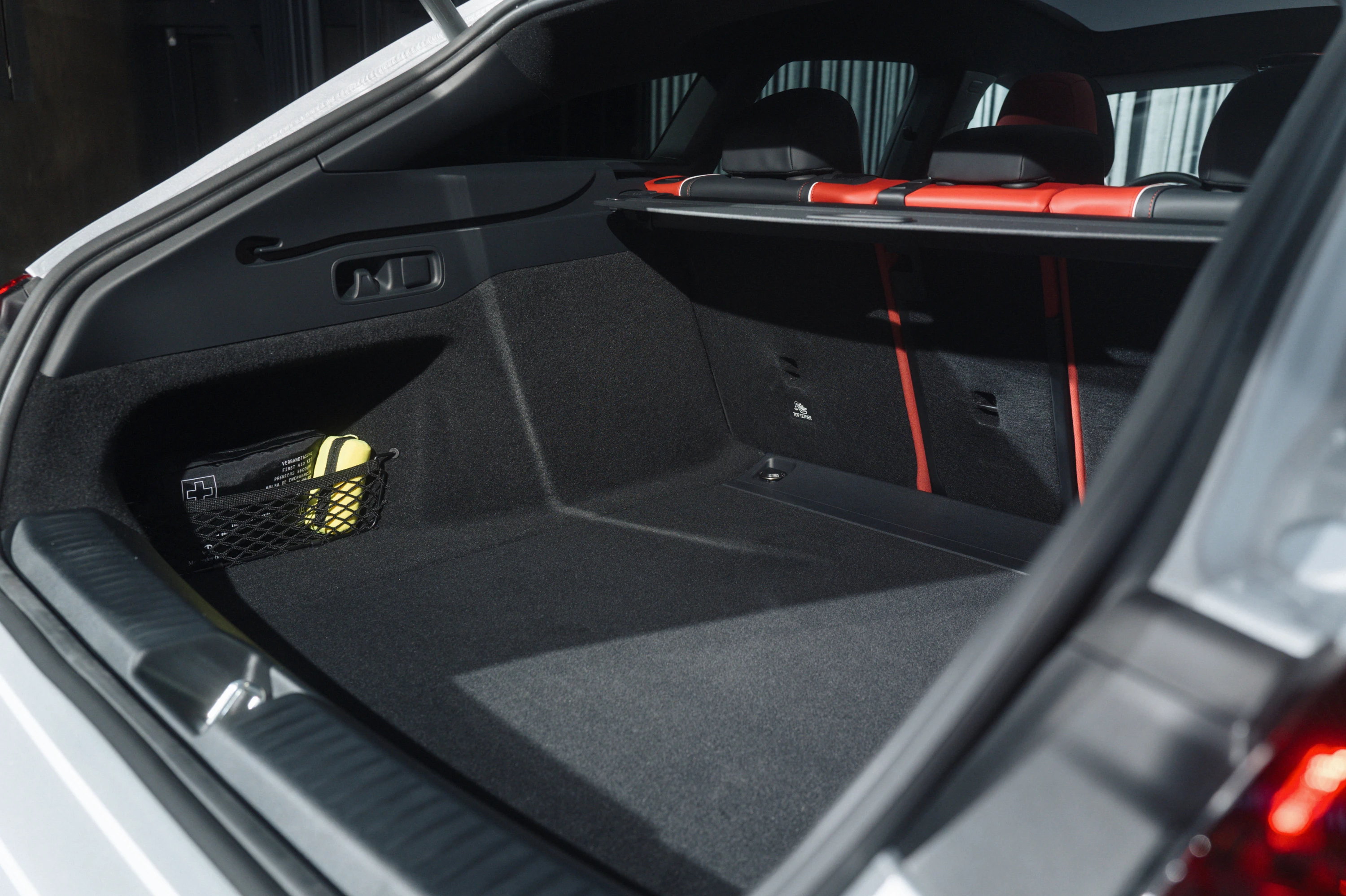 Mercedes CLA 350 4MATIC Shooting Brake trunk view