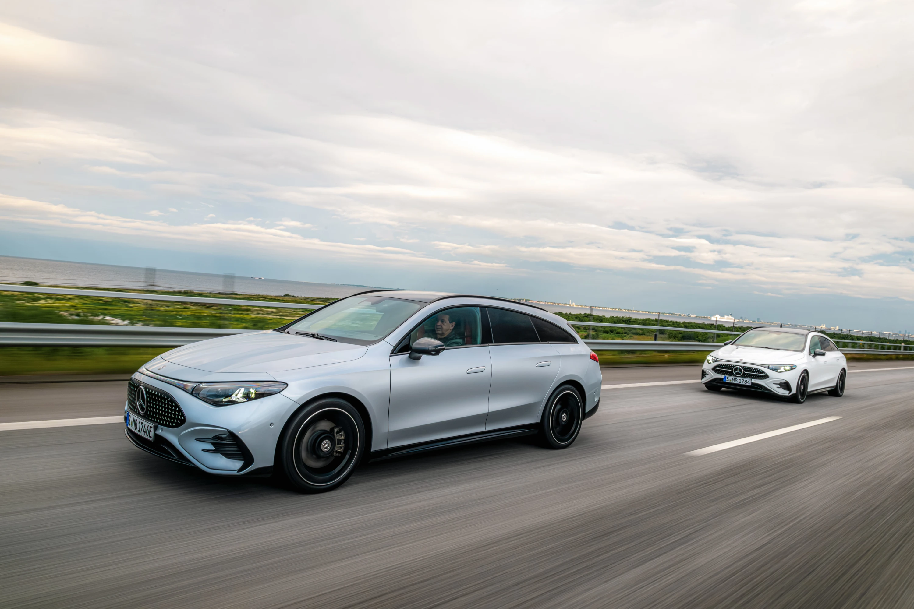 Mercedes CLA 350 4MATIC Shooting Brake exterior view