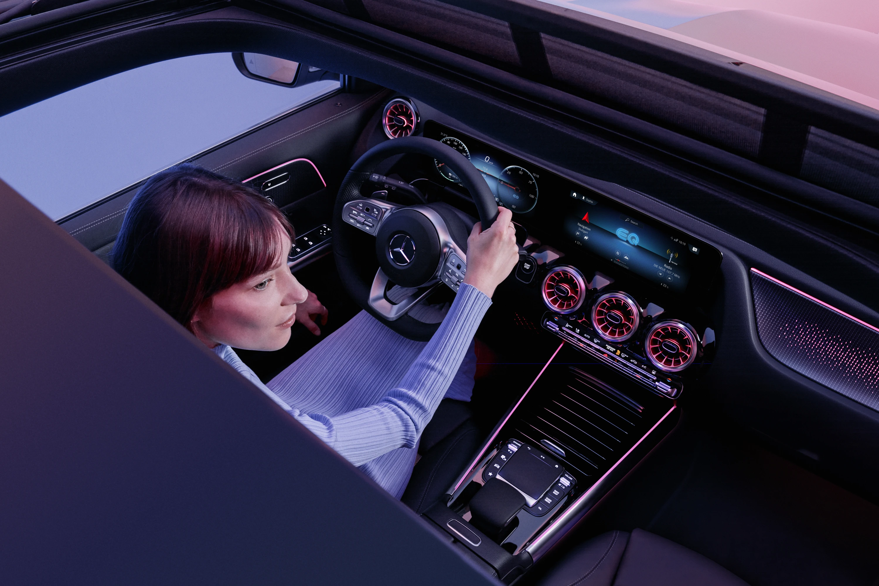 Mercedes-EQ EQA 250 screens view