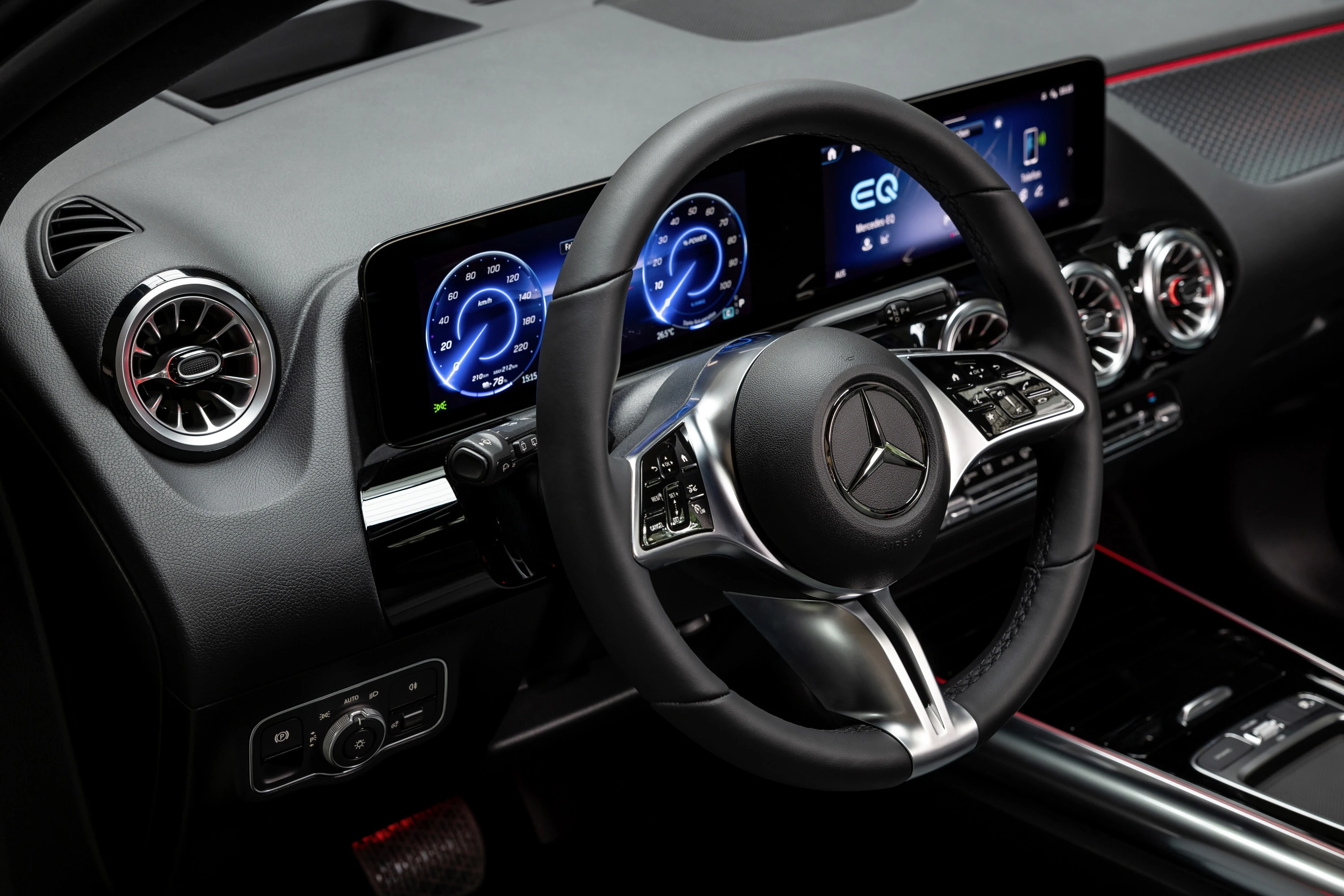 Mercedes-EQ EQA 250+ screens view