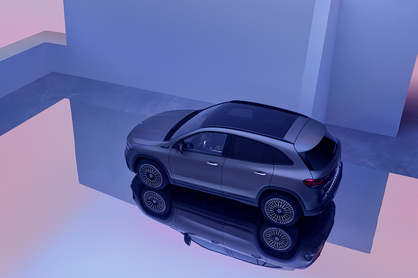 Mercedes-EQ EQA 350 4MATIC exterior view