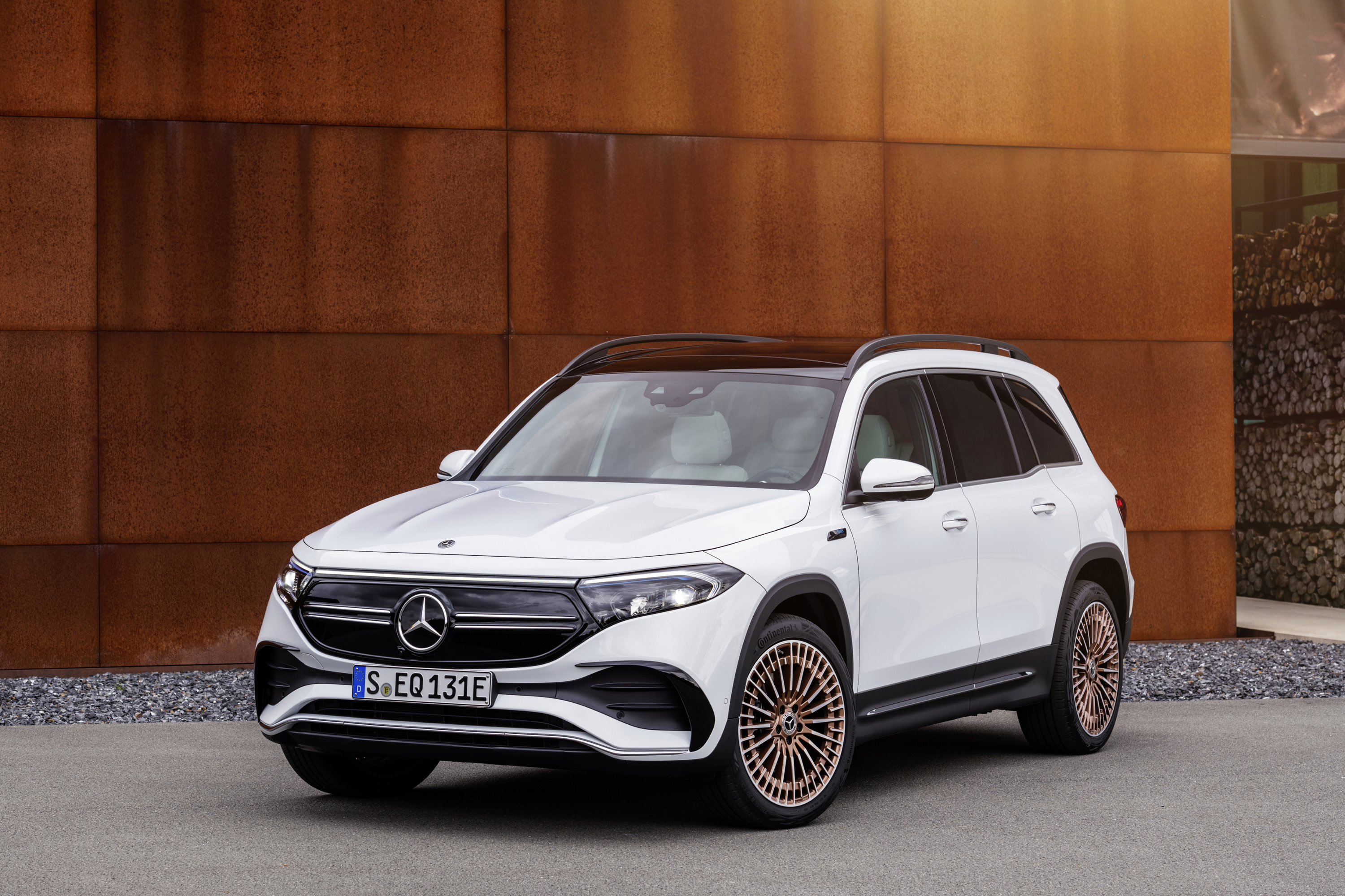 Mercedes-EQ EQB 300 4MATIC electric vehicle exterior