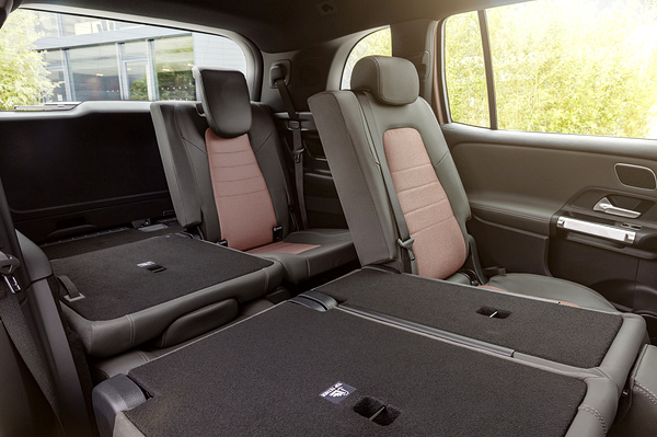 Mercedes-EQ EQB 300 4MATIC trunk view