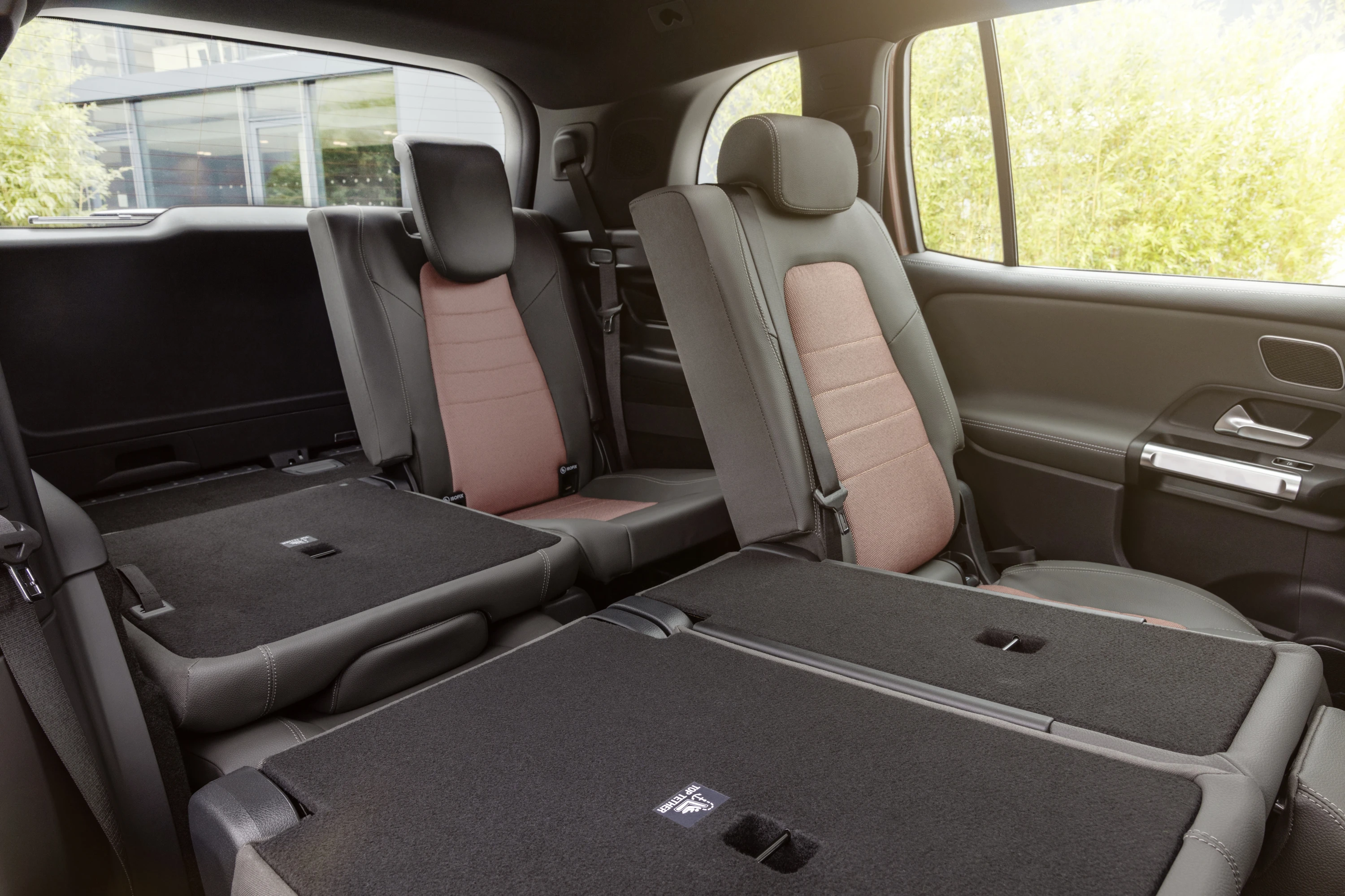 Mercedes-EQ EQB 350 4MATIC trunk view